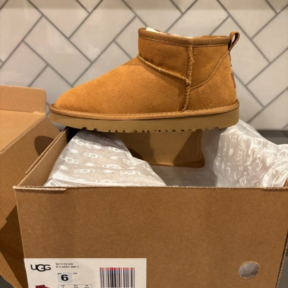 UGG Classic Mini